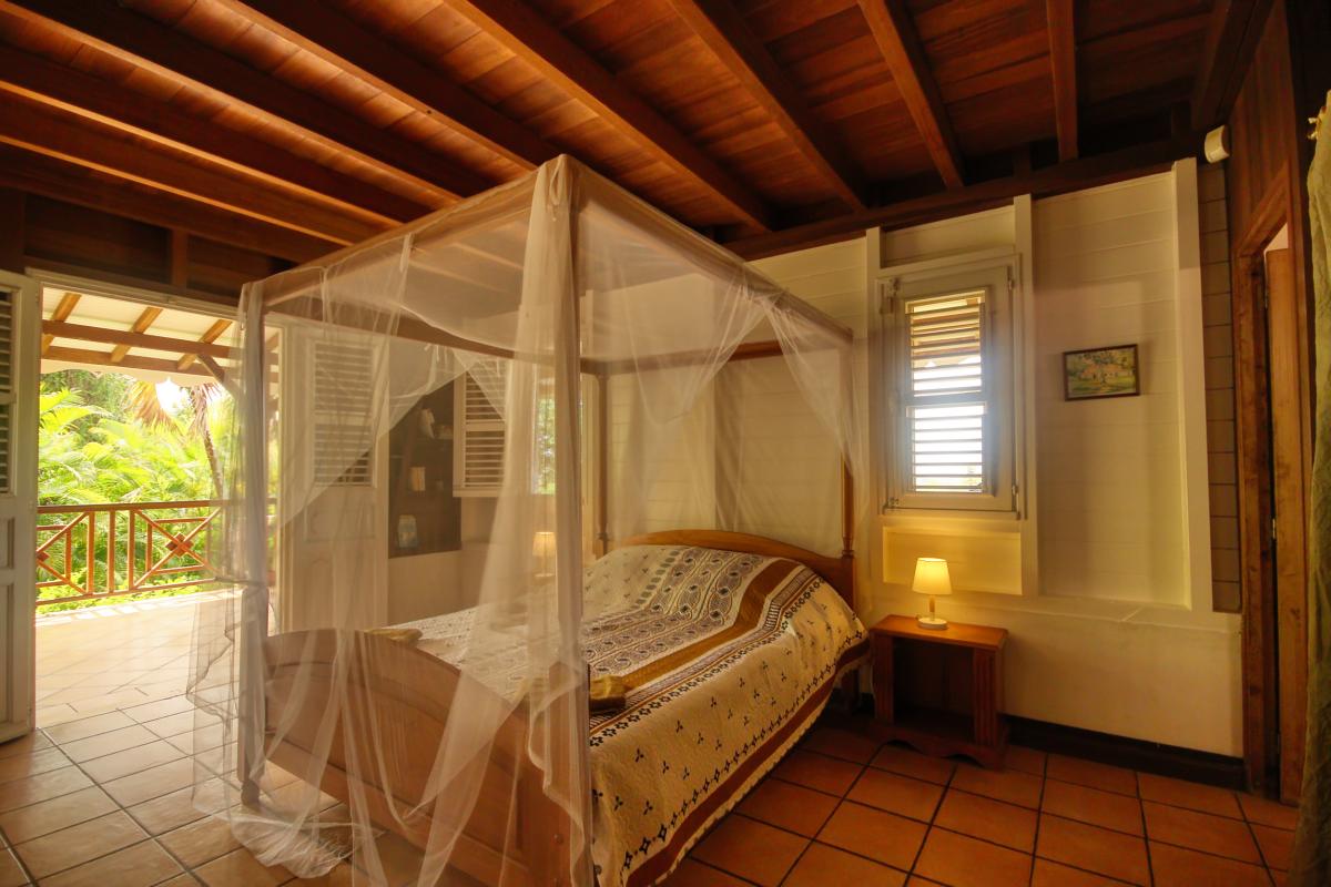 16 Villa rivière salée Martinique Chambre 1 terrasse